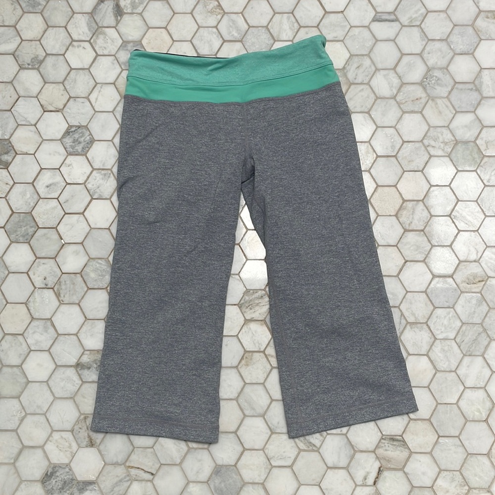 Lululemon reversible capris size 6